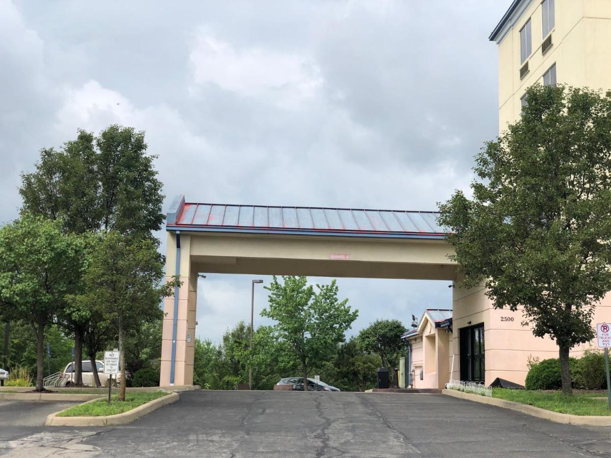Airport Pittsburgh Airport Hotel