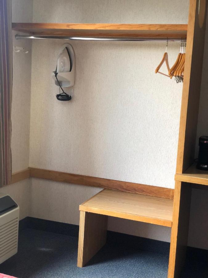 Airport Lodging Pittsburgh Airport Hotel 2*