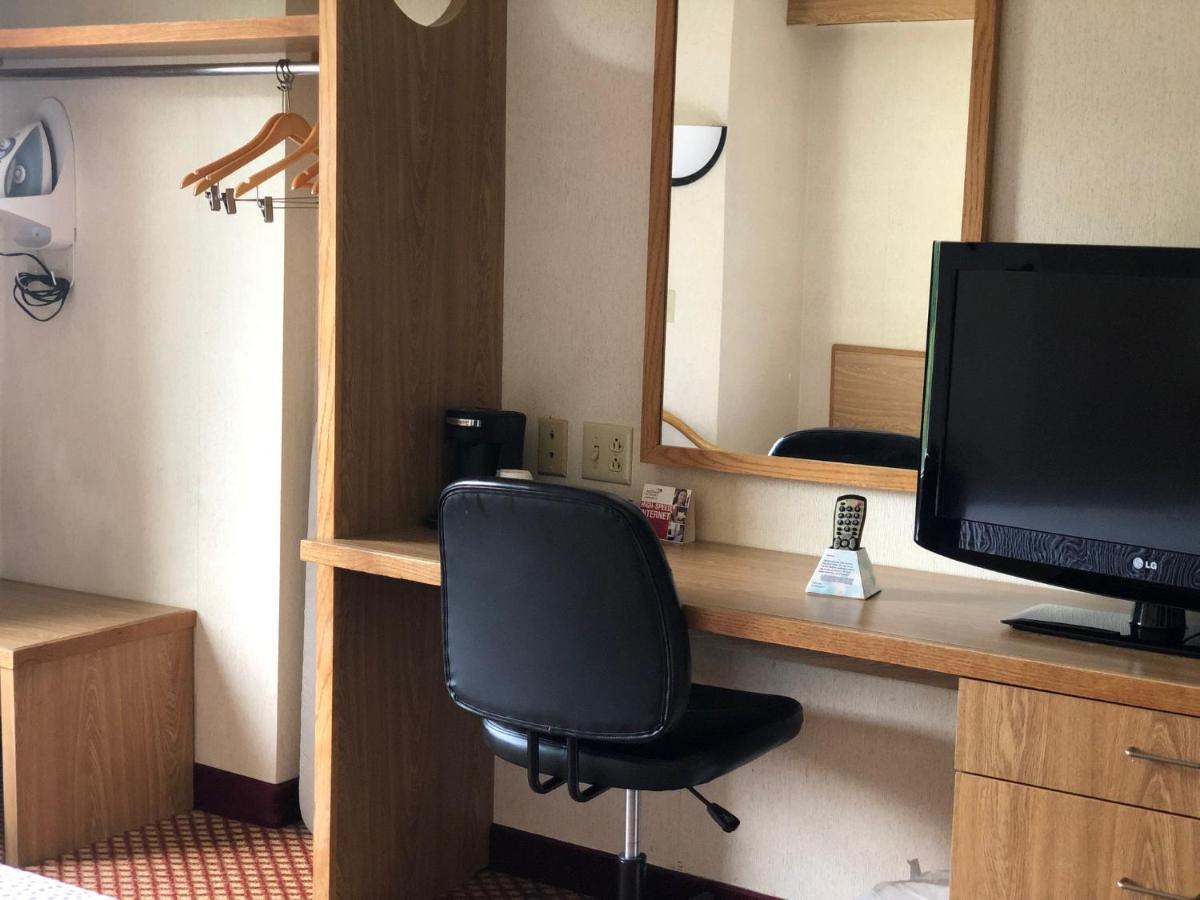 Hotel Airport Lodging Pittsburgh Airport 2*
