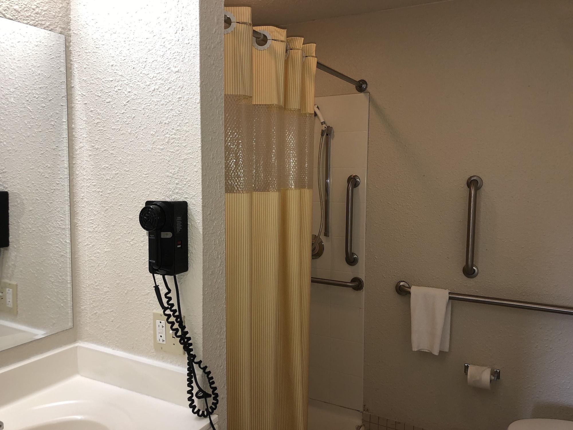 Airport Lodging Pittsburgh Airport 2*