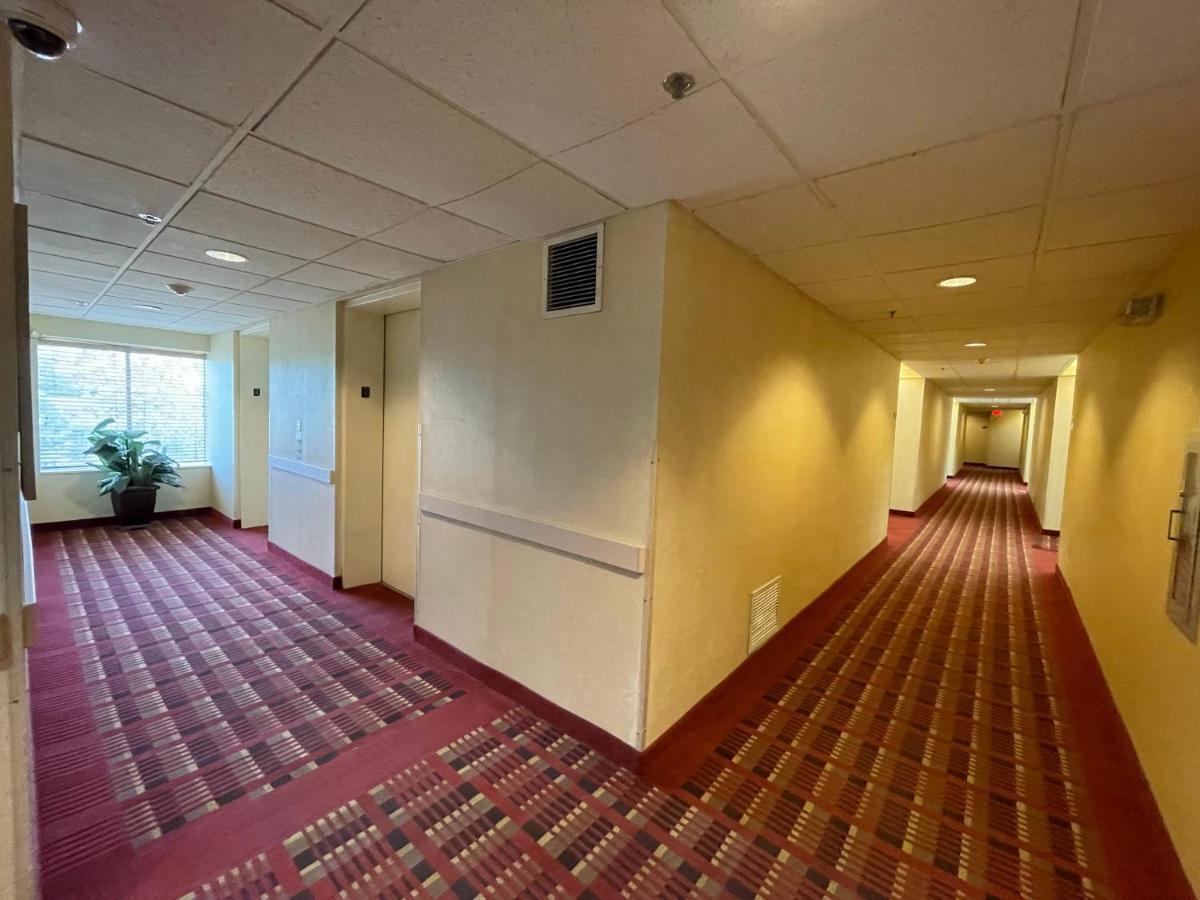Airport Lodging Pittsburgh Airport Hotel Coraopolis