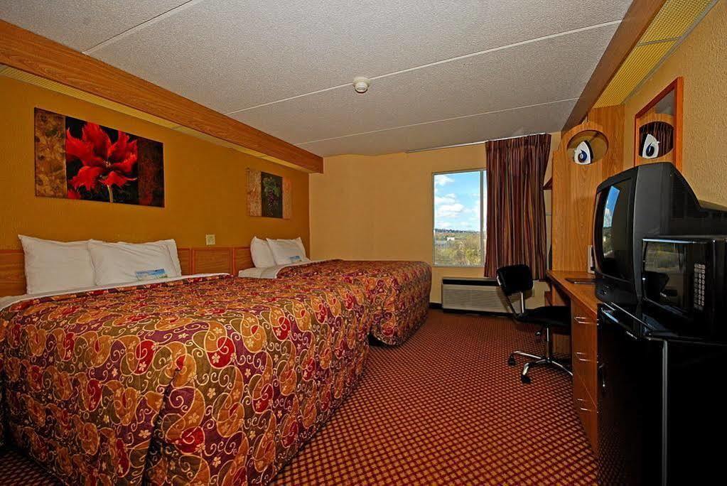 Airport Lodging Pittsburgh Airport 2*